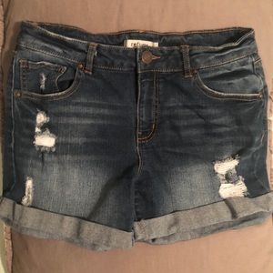 Jean shorts size 6 !!